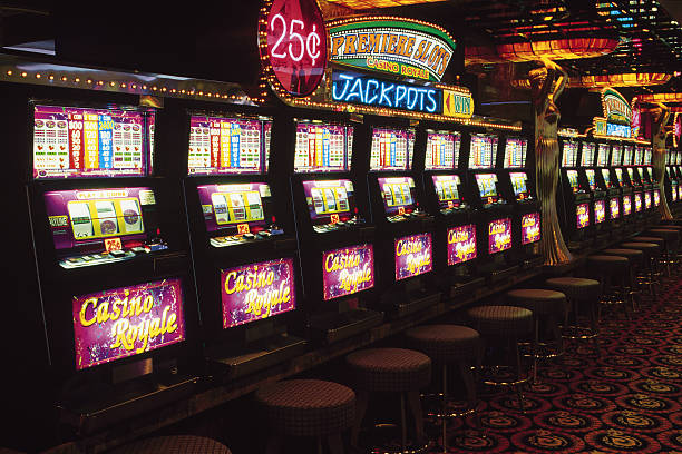 bilyard Infinite Blackjack live dealer with multiple player hands on screen